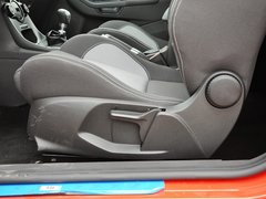 2013款 1.6T 手动 三门两厢版 ST