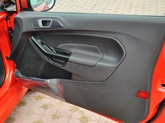 2013款 1.6T 手动 三门两厢版 ST