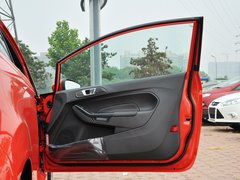 2013款 1.6T 手动 三门两厢版 ST
