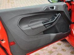 2013款 1.6T 手动 三门两厢版 ST