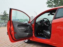 2013款 1.6T 手动 三门两厢版 ST