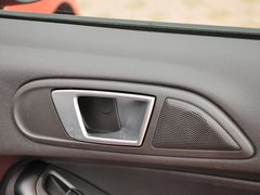 2013款 1.6T 手动 三门两厢版 ST