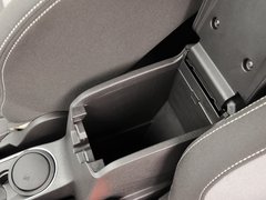 2013款 1.6T 手动 三门两厢版 ST