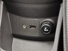 2013款 1.6T 手动 三门两厢版 ST