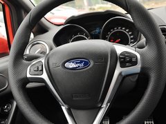 2013款 1.6T 手动 三门两厢版 ST