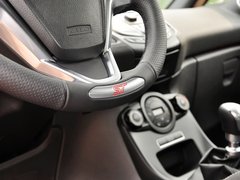 2013款 1.6T 手动 三门两厢版 ST