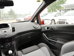 2013款 1.6T 手动 三门两厢版 ST