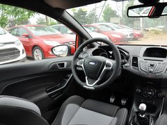 2013款 1.6T 手动 三门两厢版 ST