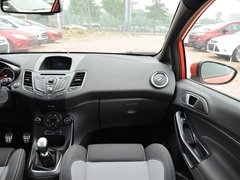 2013款 1.6T 手动 三门两厢版 ST