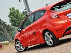 2013款 1.6T 手动 三门两厢版 ST