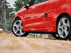 2013款 1.6T 手动 三门两厢版 ST