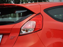 2013款 1.6T 手动 三门两厢版 ST