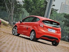 2013款 1.6T 手动 三门两厢版 ST