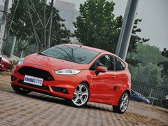 2013款 1.6T 手动 三门两厢版 ST