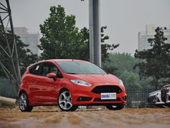 2013款 1.6T 手动 三门两厢版 ST