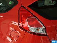 2013款 1.6T 手动 三门两厢版 ST