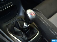 2013款 1.6T 手动 三门两厢版 ST