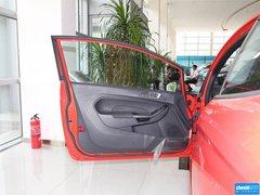 2013款 1.6T 手动 三门两厢版 ST