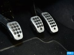2013款 1.6T 手动 三门两厢版 ST