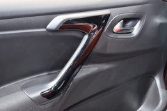 2014款 1.6L 自动 尊贵版