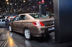 2014款 1.6L 自动 尊贵版