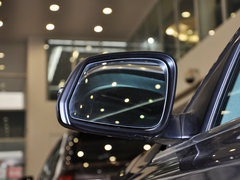 2013款 730Li 3.0L 领先型