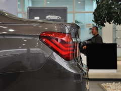 2013款 730Li 3.0L 领先型