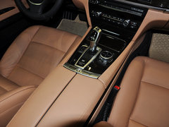 2013款 730Li 3.0L 领先型