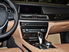 2013款 730Li 3.0L 领先型