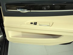 2013款 730Li 3.0L 豪华型