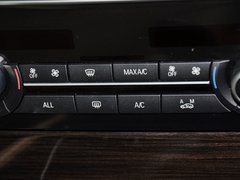 2013款 730Li 3.0L 豪华型