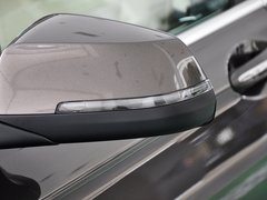 2013款 730Li 3.0L 豪华型