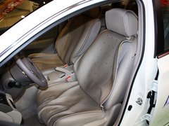 东风日产  1.8L CVT 驾驶席座椅前45度视图