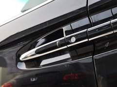 2013款 2.2T 自动 行政版