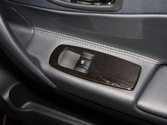 2013款 2.5 CVT 四驱舒适导航版 5座