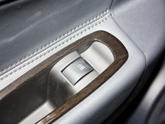 2013款 2.5 CVT 四驱舒适导航版 5座