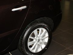 2013款 2.5 CVT 四驱舒适导航版 5座