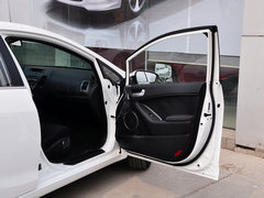 2013款 1.6L 自动 DLX