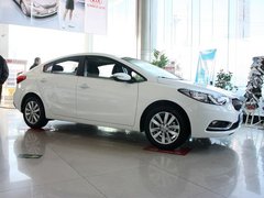 东风悦达起亚  起亚K3 1.6L AT 车辆右侧45度角