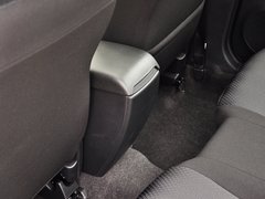 2013 三厢 1.6 自动 精英型