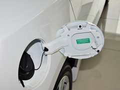 2013 三厢 2.0 自动 豪华型