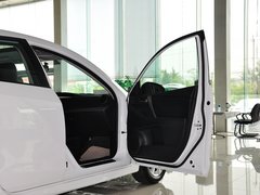 2013 三厢 2.0 自动 豪华型