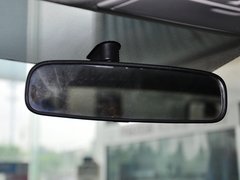 2013 三厢 2.0 自动 豪华型
