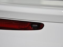 2013 三厢 2.0 自动 豪华型