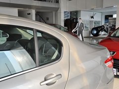 标致408 2013款 1.6L 手动 舒适版