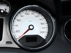 2013款 2.0L 自动 豪华版