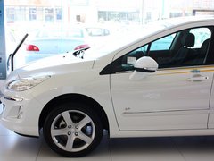 2013款 2.0L 自动 豪华版