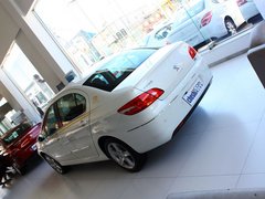 2013款 2.0L 自动 豪华版
