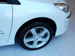 2013款 2.0L 自动 豪华版