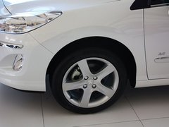 2013款 2.0L 自动 豪华版